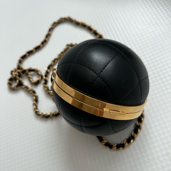 CHANEL COLLECTIBLE BAG LIMITED EDITION 2022 - Picture 6 of 9